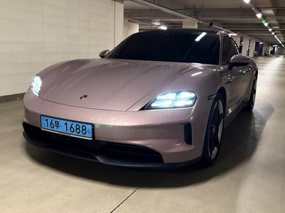صورة 1 لـ 2025 Porsche TAYCAN