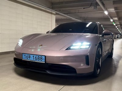 صورة 7 لـ 2025 Porsche TAYCAN