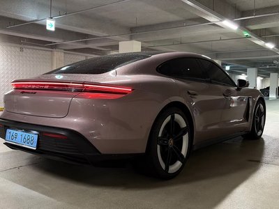 صورة 5 لـ 2025 Porsche TAYCAN