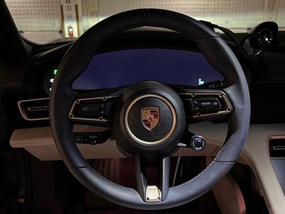 صورة 9 لـ 2025 Porsche TAYCAN