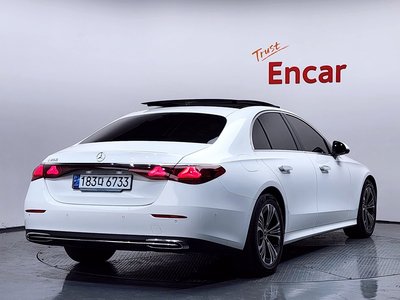 MERCEDES-BENZ E-CLASS - 4