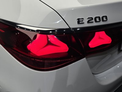 MERCEDES-BENZ E-CLASS - 10