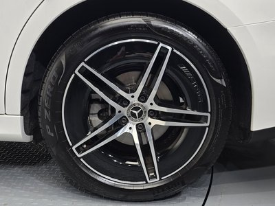 MERCEDES-BENZ E-CLASS - 8