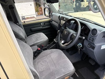 TOYOTA LAND CRUISER - 9