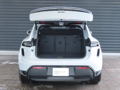 صورة 9 لـ 2025 Porsche MACAN