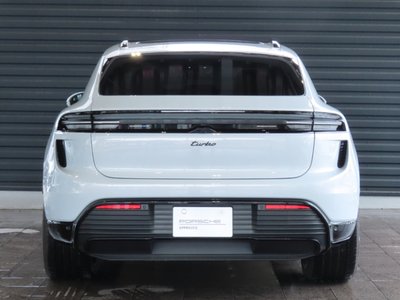 صورة 8 لـ 2025 Porsche MACAN