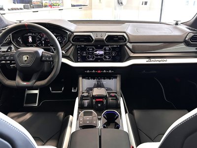 LAMBORGHINI URUS - 9