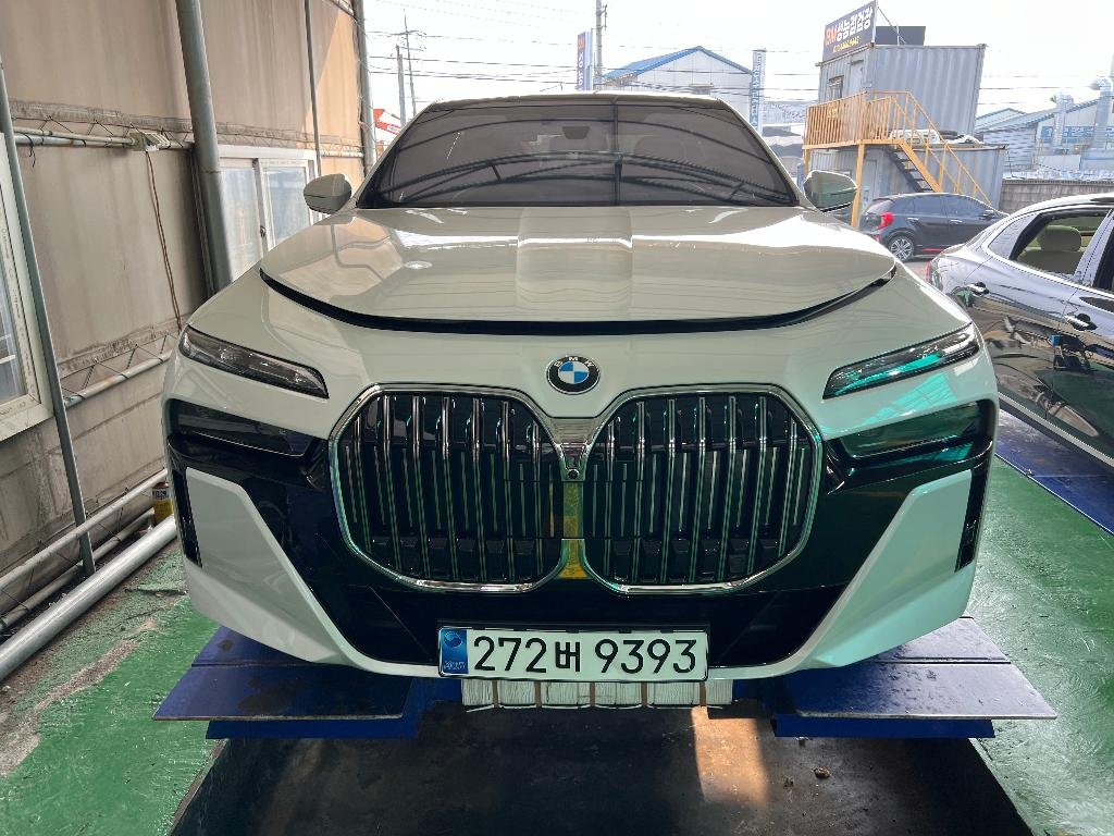 BMW 7 SERIES - View 1