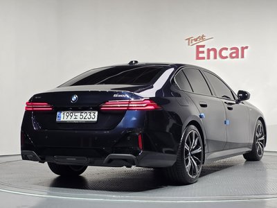 2023 BMW 5 SERIES photo 4