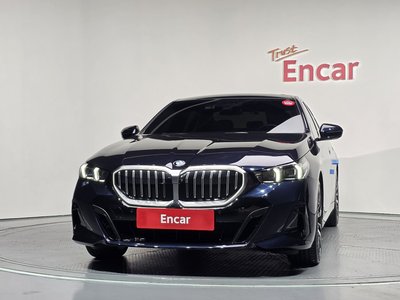 2023 BMW 5 SERIES photo 2