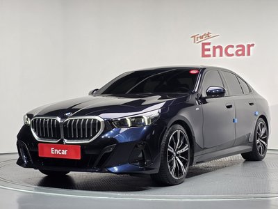 2023 BMW 5 SERIES photo 1
