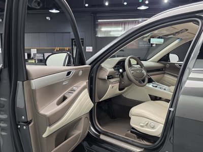 صورة 10 لـ 2023 Genesis GV80