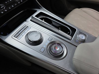 صورة 9 لـ 2023 Genesis GV80