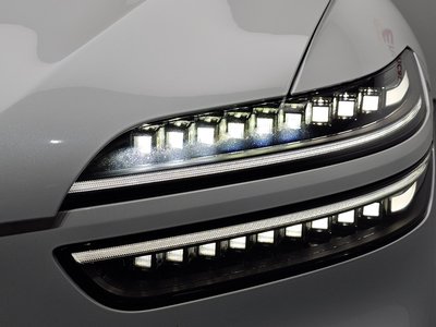 2024 Genesis GV70 photo 9
