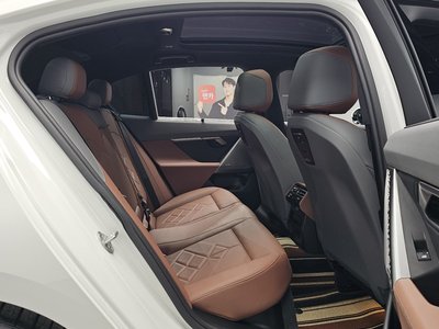 صورة مصغرة 17 لـ 2024 BMW 5 SERIES