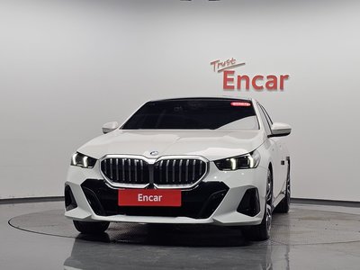 2024 BMW 5 SERIES 照片 2