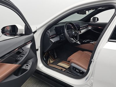 صورة مصغرة 13 لـ 2024 BMW 5 SERIES