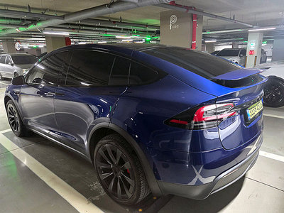 TESLA MODEL X - 3