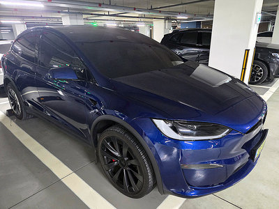 TESLA MODEL X - 8