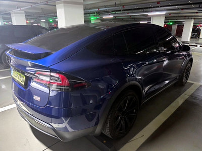 TESLA MODEL X - 7
