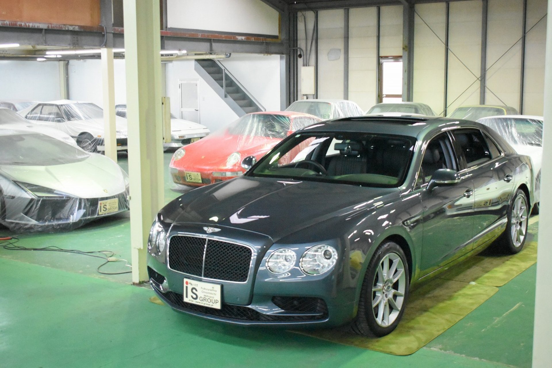 BENTLEY FLYING SPUR - View 1