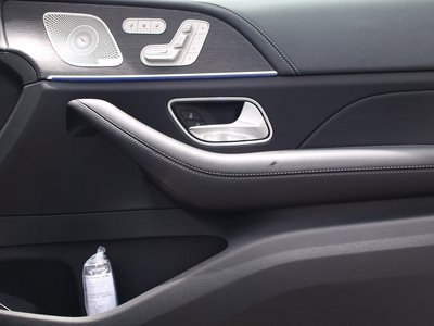 2025 Mercedes-BENZ GLS 缩略图 19