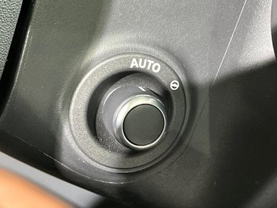 LAND ROVER DEFENDER - 10