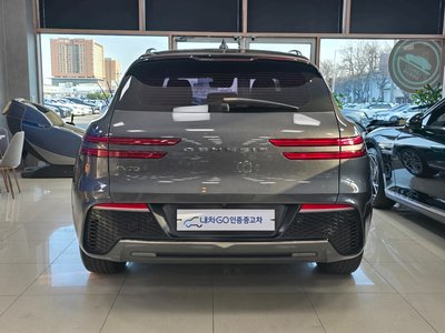 صورة 6 لـ 2021 Genesis GV70