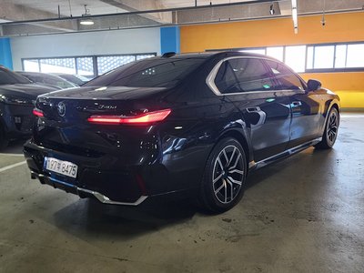 BMW 7 SERIES - 2