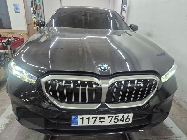 BMW 5 SERIES - View 1