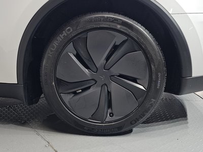 TESLA MODEL Y - 8