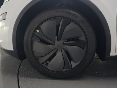 TESLA MODEL Y - 6