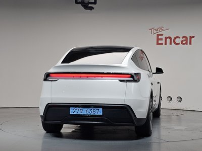 TESLA MODEL Y - 4