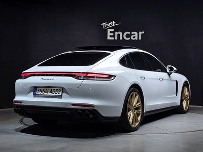 PORSCHE PANAMERA - 3