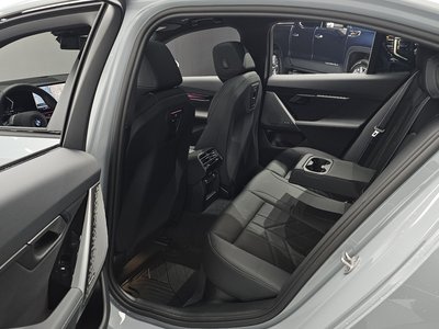 صورة مصغرة 18 لـ 2025 BMW 5 SERIES