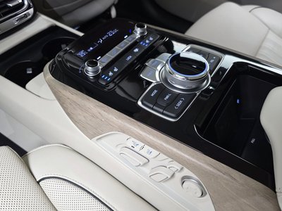 2020 Genesis G90 thumbnail 24