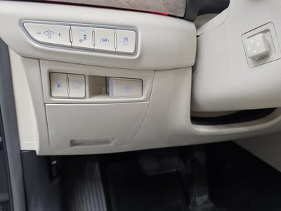 2020 Genesis G90 thumbnail 31