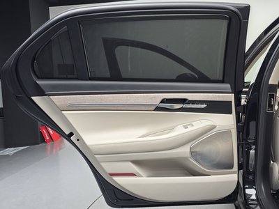 2020 Genesis G90 thumbnail 15