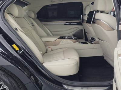 2020 Genesis G90 thumbnail 18