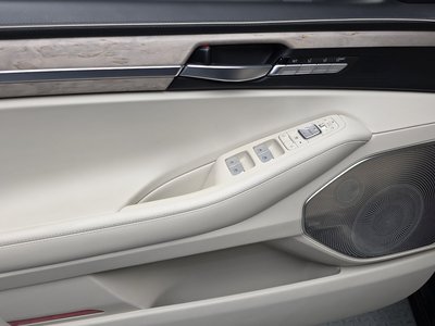 2020 Genesis G90 thumbnail 14