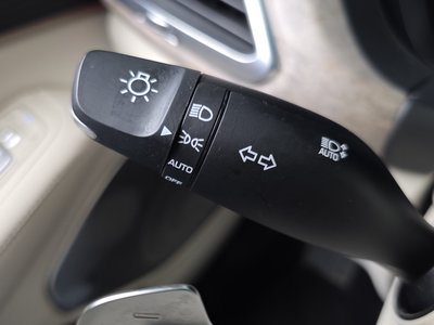 2020 Genesis G90 thumbnail 37
