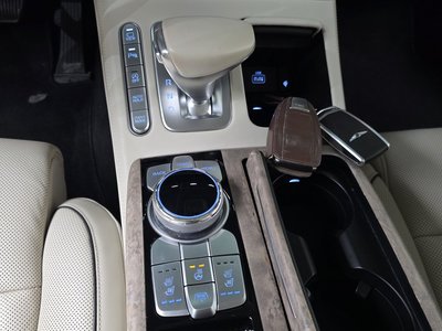 2020 Genesis G90 thumbnail 12