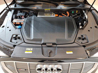 AUDI E-TRON - 7