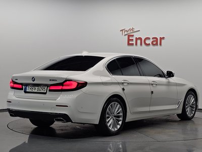 2021 BMW 5 SERIES — фото 6