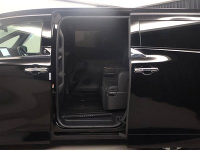 صورة 29 لـ 2025 Toyota ALPHARD