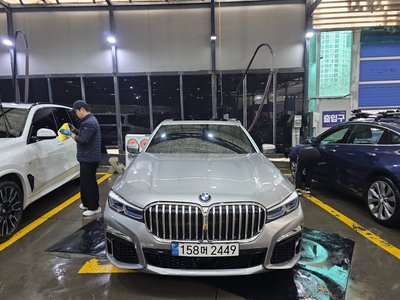 BMW 7 SERIES - 1