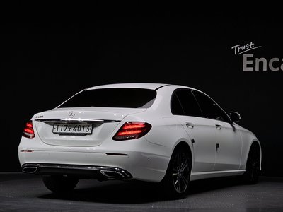 MERCEDES-BENZ E-CLASS - 4