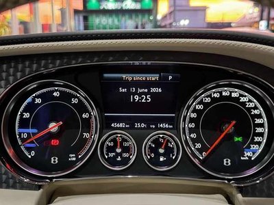صورة 8 لـ 2016 Bentley CONTINENTAL