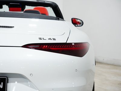 صورة 8 لـ 2023 Mercedes-BENZ SL AMG