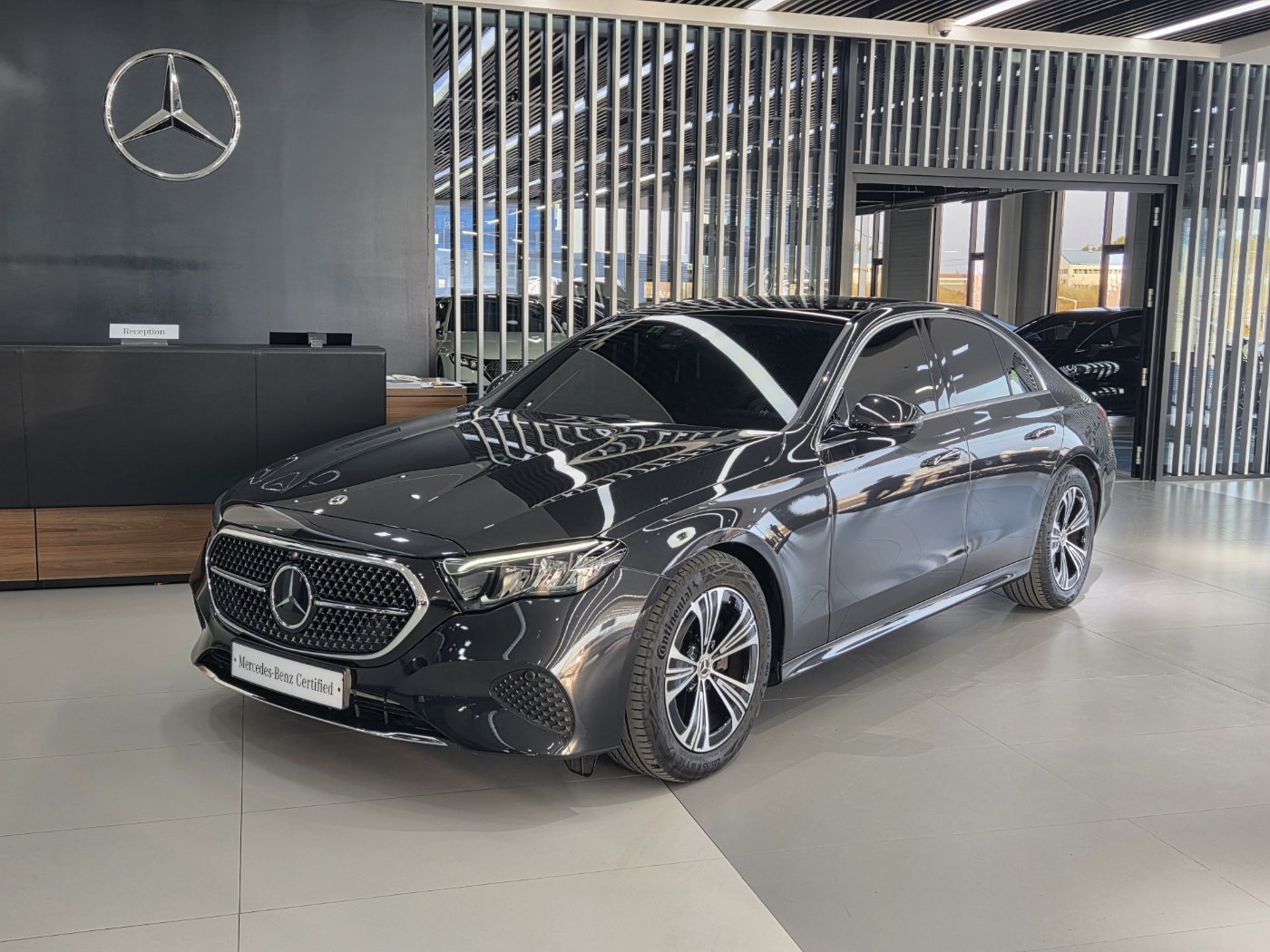 MERCEDES-BENZ E-CLASS - View 1